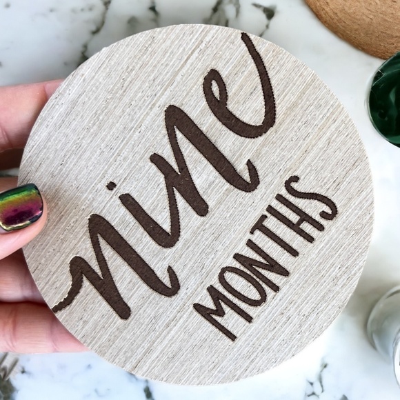 Monthly Baby Update Round Engraved Wooden Sign Discs Double Sided - Picture 4 of 4